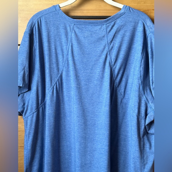 NWOT! Avenue Blue V-Neck T-Shirt / 26/28 - Picture 6 of 10